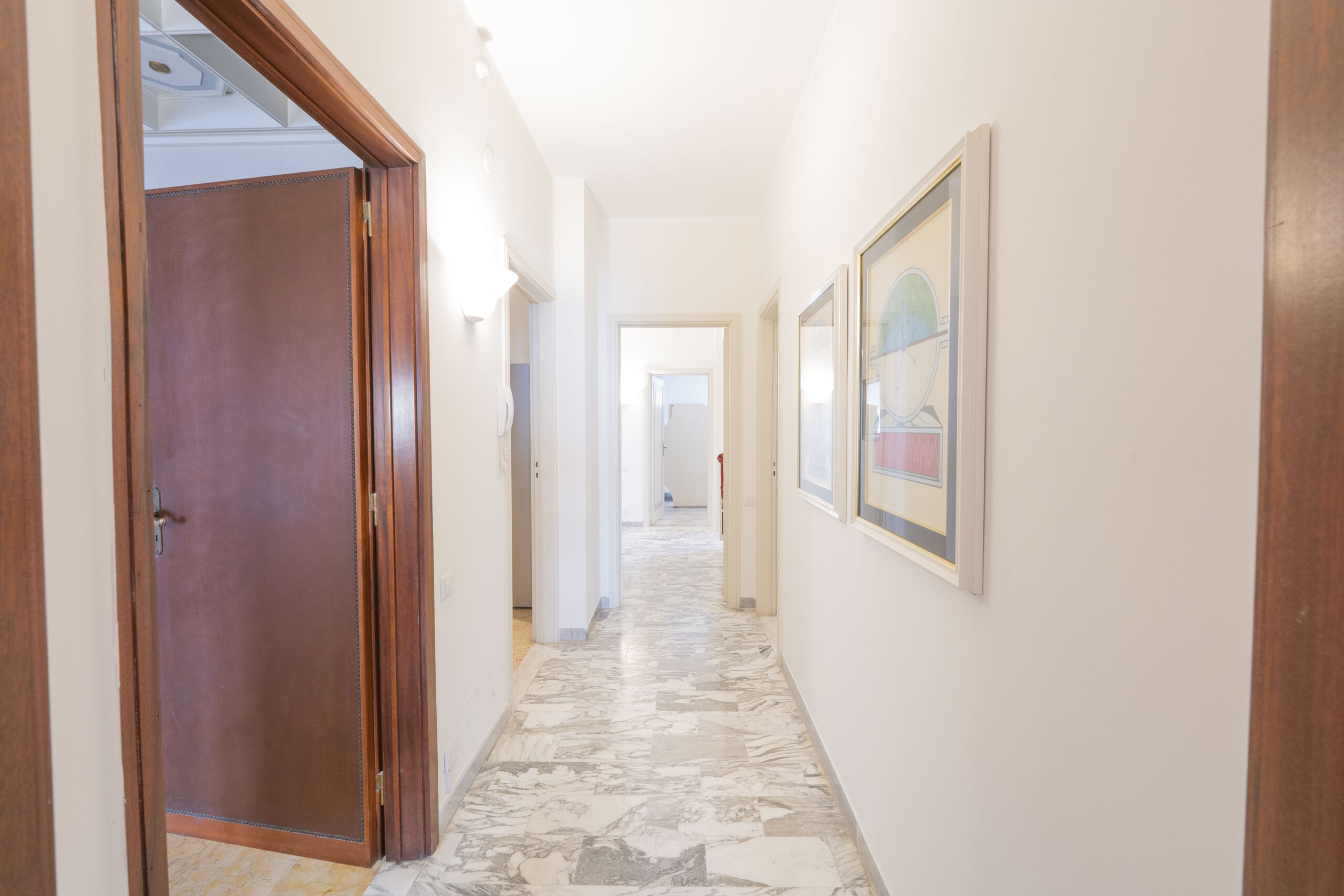 Zona Mazzini Spazioso Appartamento con ampio Balcone e Garage   In Mazzini Area Spacious Apartment  with large Balcony and Garage