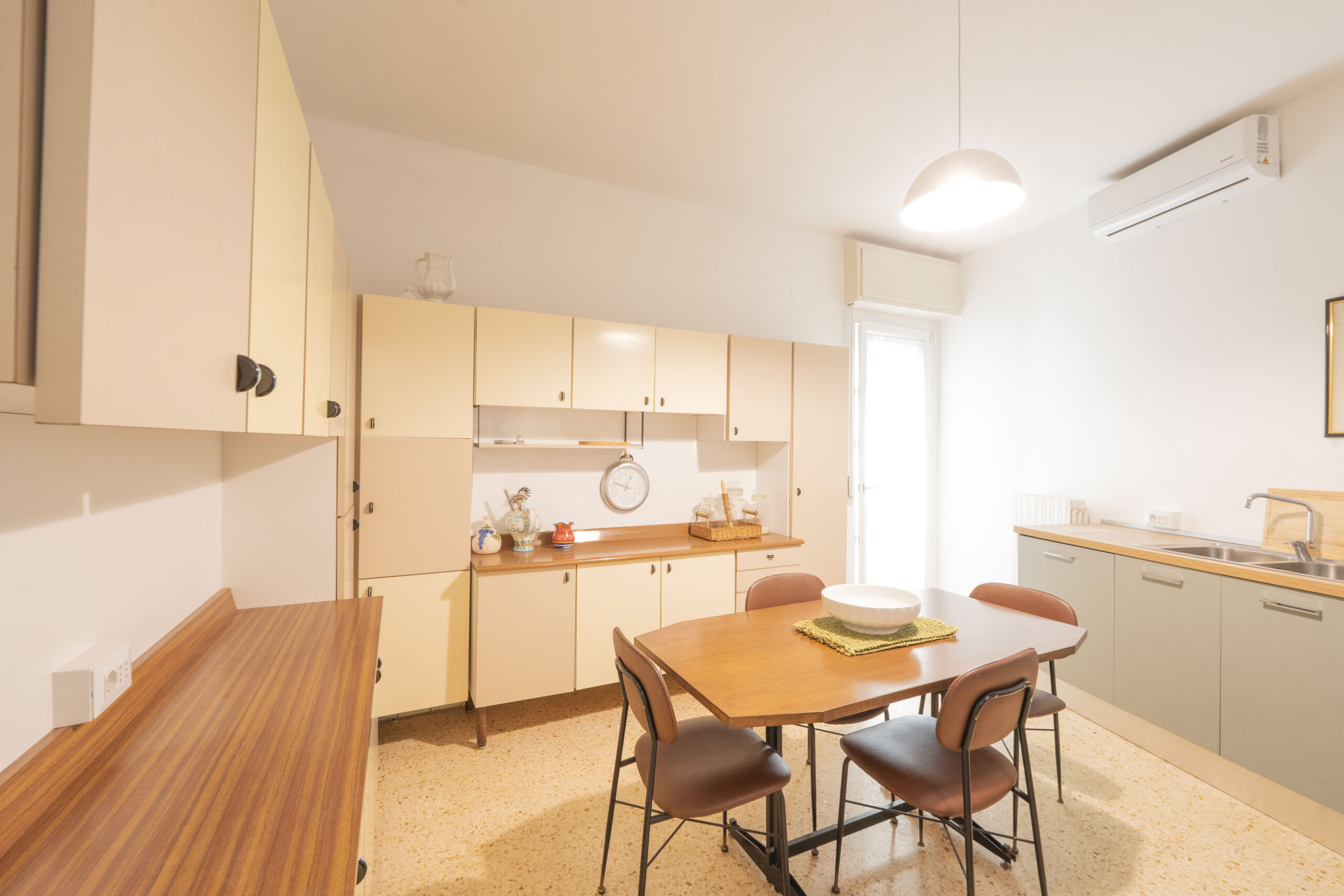 Zona Mazzini Spazioso Appartamento con ampio Balcone e Garage   In Mazzini Area Spacious Apartment  with large Balcony and Garage