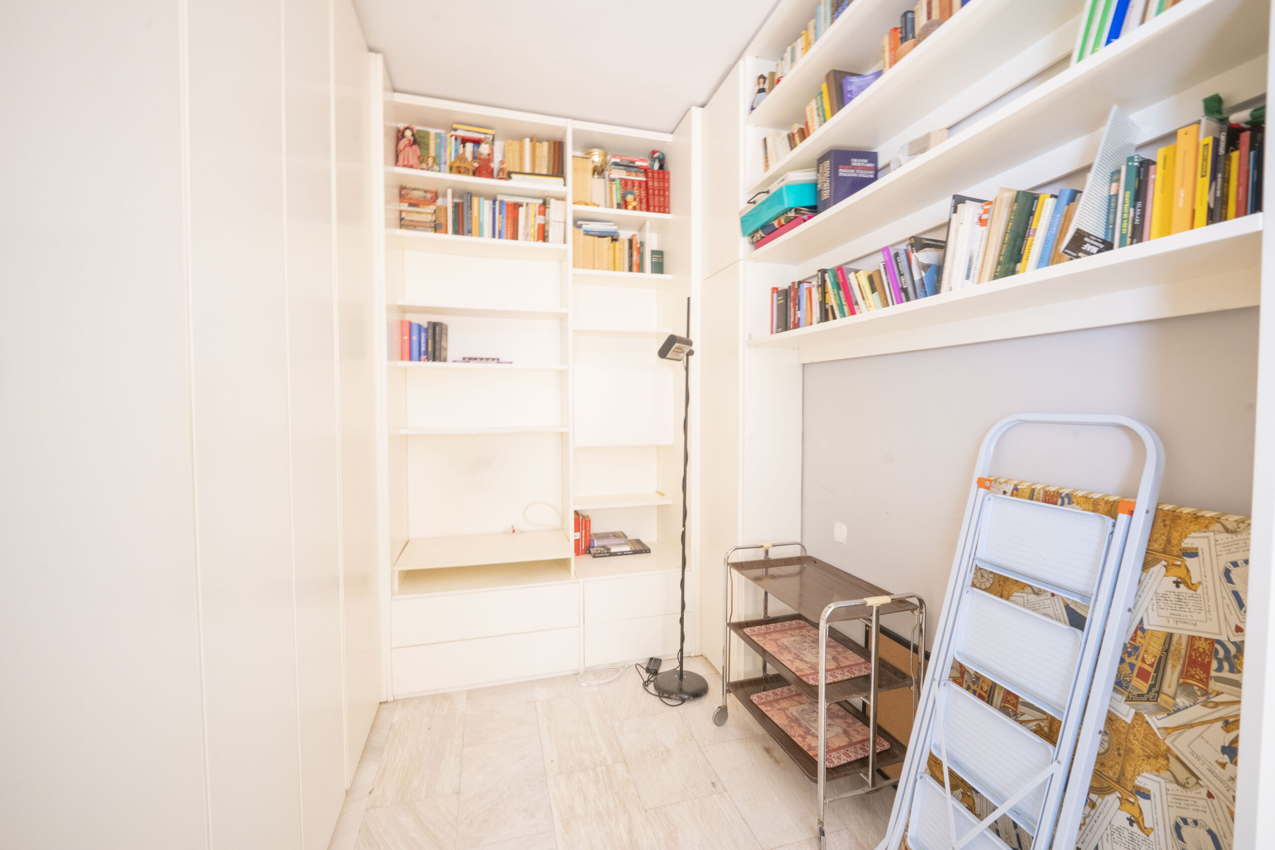 Zona Mazzini Spazioso Appartamento con ampio Balcone e Garage   In Mazzini Area Spacious Apartment  with large Balcony and Garage