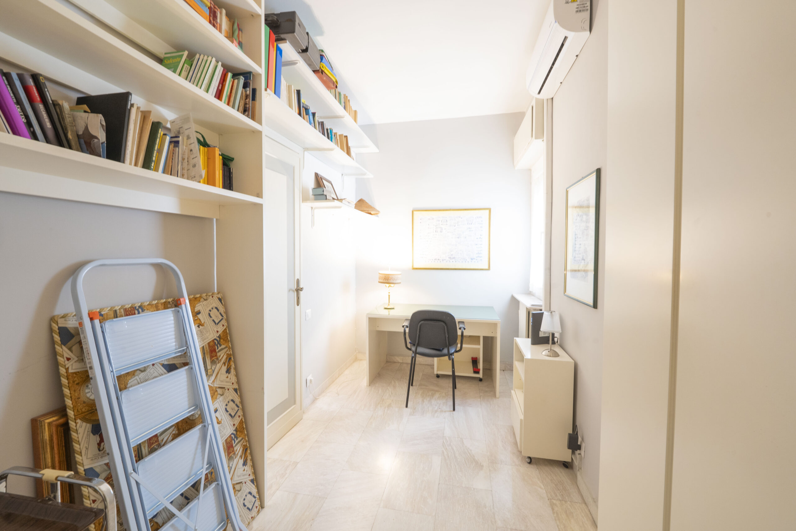 Zona Mazzini Spazioso Appartamento con ampio Balcone e Garage   In Mazzini Area Spacious Apartment  with large Balcony and Garage