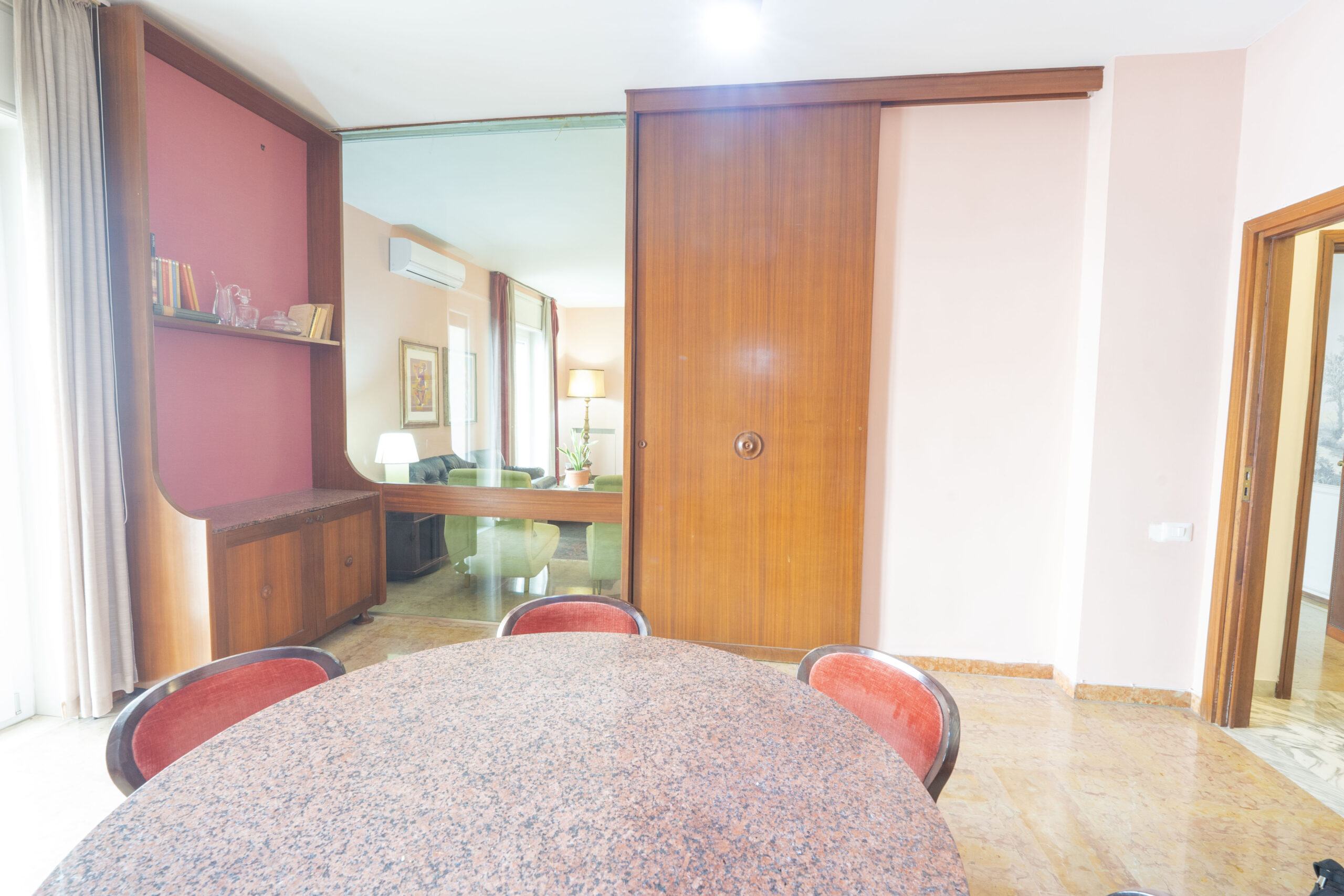 Zona Mazzini Spazioso Appartamento con ampio Balcone e Garage   In Mazzini Area Spacious Apartment  with large Balcony and Garage