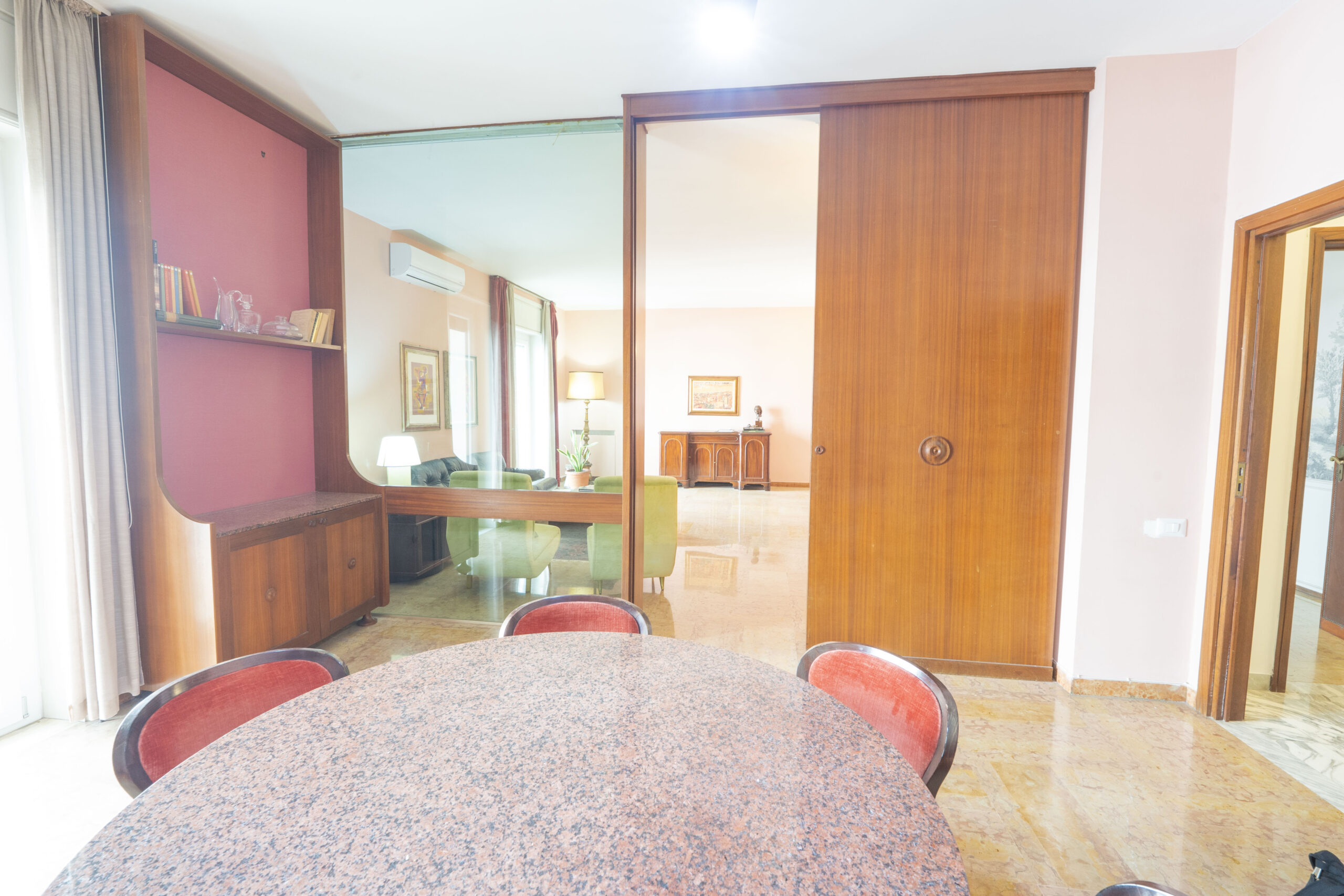 Zona Mazzini Spazioso Appartamento con ampio Balcone e Garage   In Mazzini Area Spacious Apartment  with large Balcony and Garage