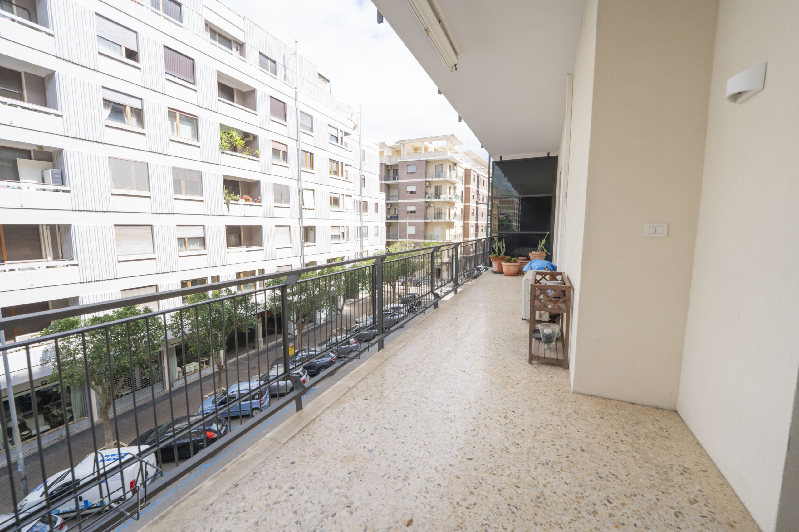 Zona Mazzini Spazioso Appartamento con ampio Balcone e Garage   In Mazzini Area Spacious Apartment  with large Balcony and Garage
