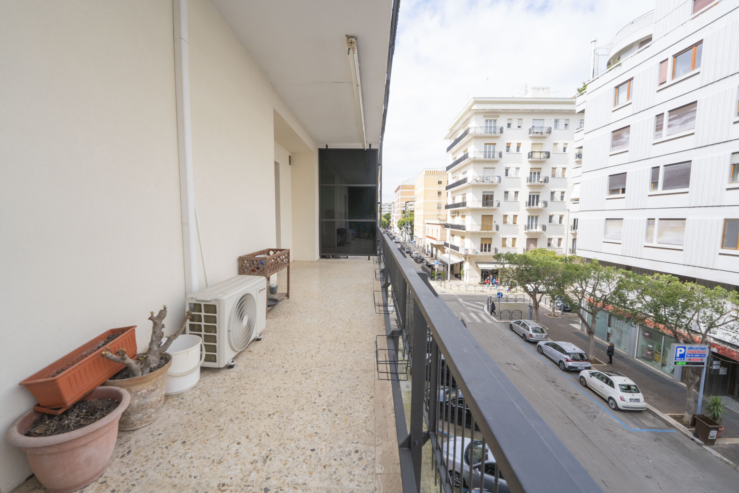 Zona Mazzini Spazioso Appartamento con ampio Balcone e Garage   In Mazzini Area Spacious Apartment  with large Balcony and Garage