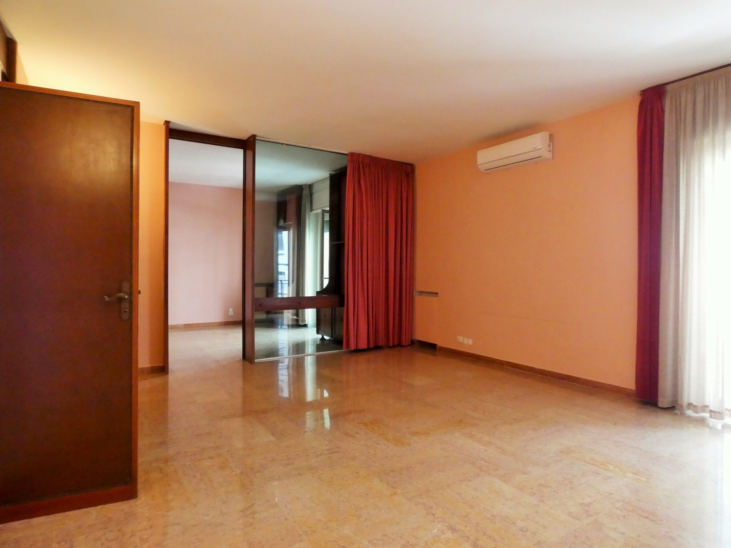 Zona Mazzini Spazioso Appartamento con ampio Balcone e Garage