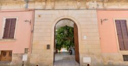 Affascinante Residenza Nobiliare d’Epoca con Giardino e Piscina a Ortelle, a 3 km dal Mare  Charming Historic Noble Residence with Garden and Pool in Ortelle, 3 km from the Sea”