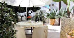 Affascinante Residenza Nobiliare d’Epoca con Giardino e Piscina a Ortelle, a 3 km dal Mare  Charming Historic Noble Residence with Garden and Pool in Ortelle, 3 km from the Sea”