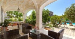 Affascinante Residenza Nobiliare d’Epoca con Giardino e Piscina a Ortelle, a 3 km dal Mare  Charming Historic Noble Residence with Garden and Pool in Ortelle, 3 km from the Sea”