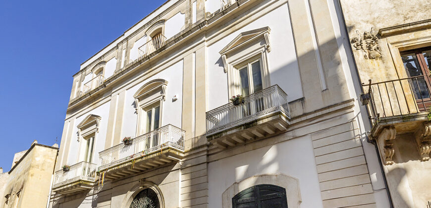 Galatina centro storico elegante dimora di fine ‘800     Elegant late-19th-century home, Galatina historic center