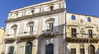 Galatina centro storico elegante dimora di fine ‘800     Elegant late-19th-century home, Galatina historic center