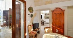 Affascinante Residenza Nobiliare d’Epoca con Giardino e Piscina a Ortelle, a 3 km dal Mare  Charming Historic Noble Residence with Garden and Pool in Ortelle, 3 km from the Sea”