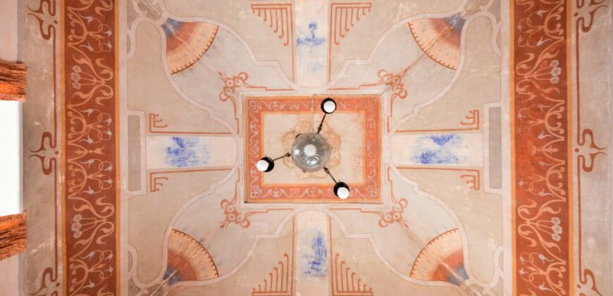 Affascinante Residenza Nobiliare d’Epoca con Giardino e Piscina a Ortelle, a 3 km dal Mare  Charming Historic Noble Residence with Garden and Pool in Ortelle, 3 km from the Sea”