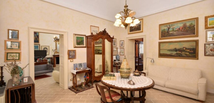 Affascinante Residenza Nobiliare d’Epoca con Giardino e Piscina a Ortelle, a 3 km dal Mare  Charming Historic Noble Residence with Garden and Pool in Ortelle, 3 km from the Sea”