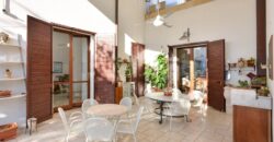 Affascinante Residenza Nobiliare d’Epoca con Giardino e Piscina a Ortelle, a 3 km dal Mare  Charming Historic Noble Residence with Garden and Pool in Ortelle, 3 km from the Sea”