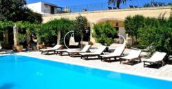 Affascinante Residenza Nobiliare d’Epoca con Giardino e Piscina a Ortelle, a 3 km dal Mare  Charming Historic Noble Residence with Garden and Pool in Ortelle, 3 km from the Sea”