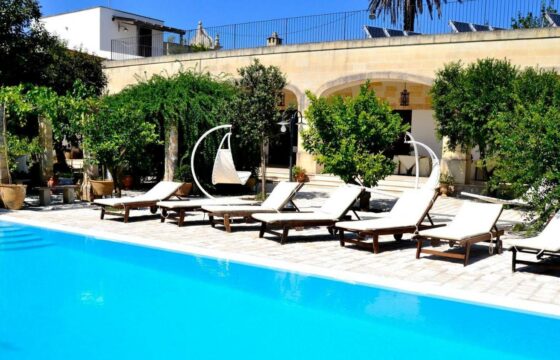 Affascinante Residenza Nobiliare d’Epoca con Giardino e Piscina a Ortelle, a 3 km dal Mare  Charming Historic Noble Residence with Garden and Pool in Ortelle, 3 km from the Sea”