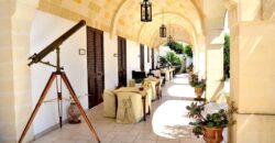 Affascinante Residenza Nobiliare d’Epoca con Giardino e Piscina a Ortelle, a 3 km dal Mare  Charming Historic Noble Residence with Garden and Pool in Ortelle, 3 km from the Sea”