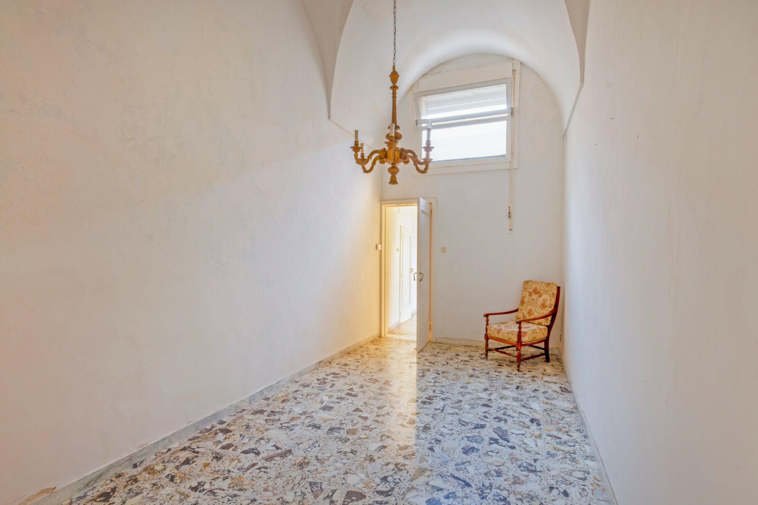 Lecce Centro storico in Palazzo storico del ‘700 Appartamento con Giardino e Terrazzo al livello e area solare di pertinenza