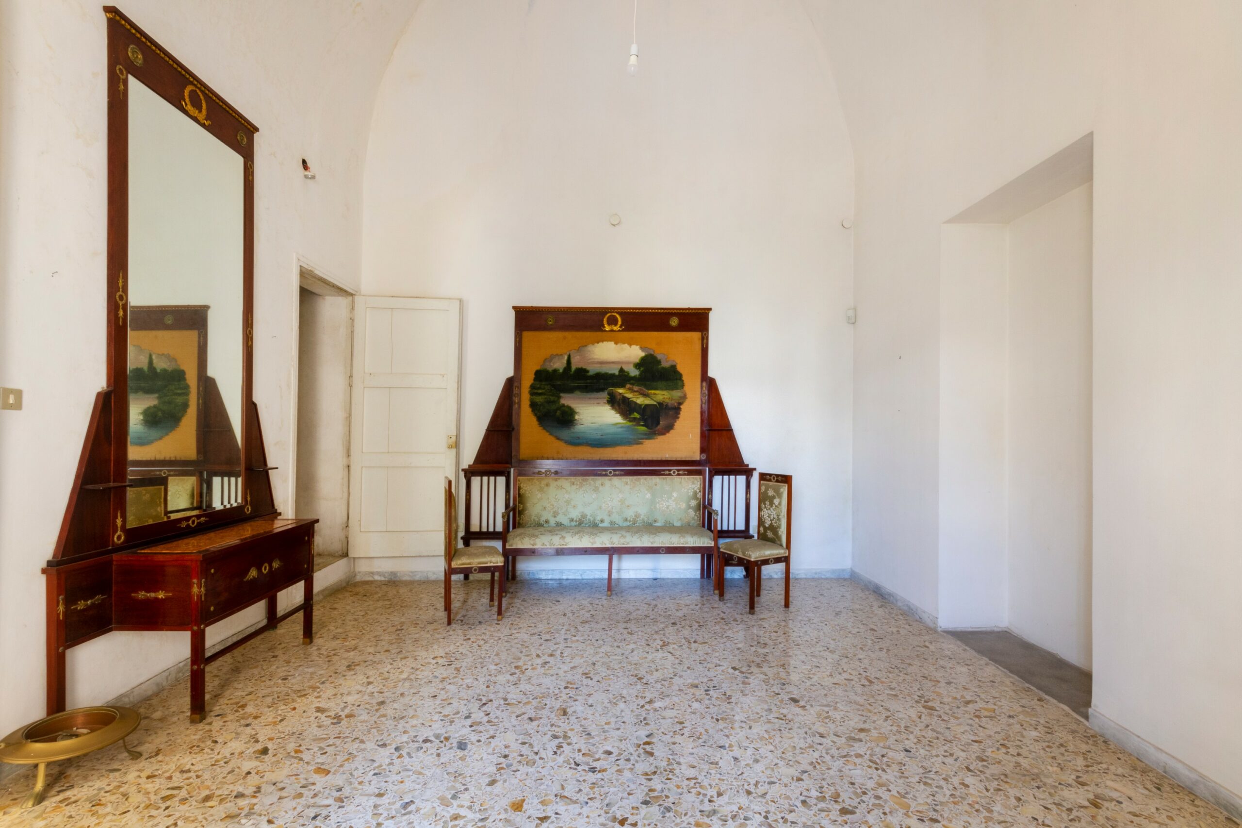 Lecce Centro storico in Palazzo storico del ‘700 Appartamento con Giardino e Terrazzo al livello e area solare di pertinenza