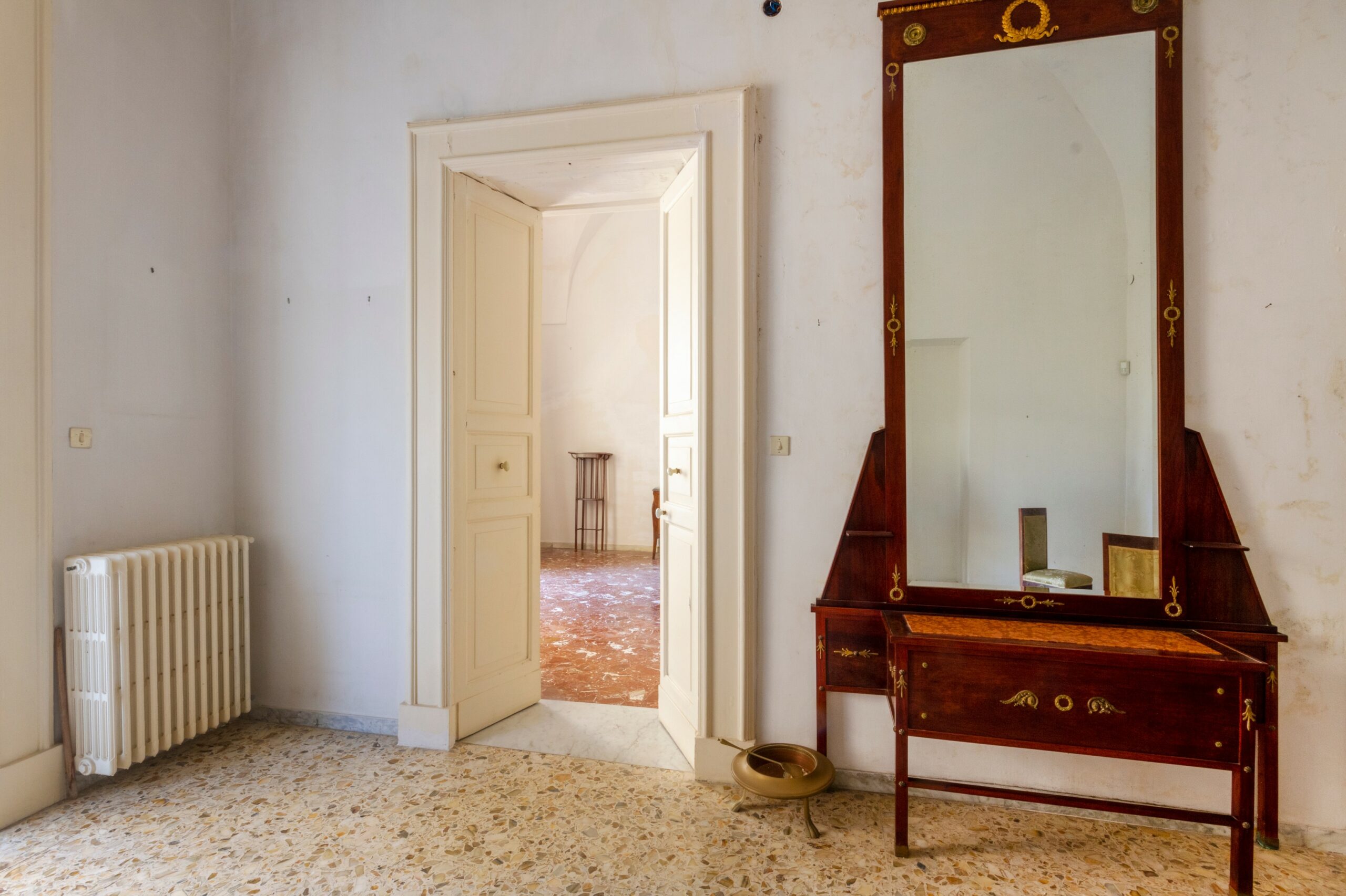 Lecce Centro storico in Palazzo storico del ‘700 Appartamento con Giardino e Terrazzo al livello e area solare di pertinenza