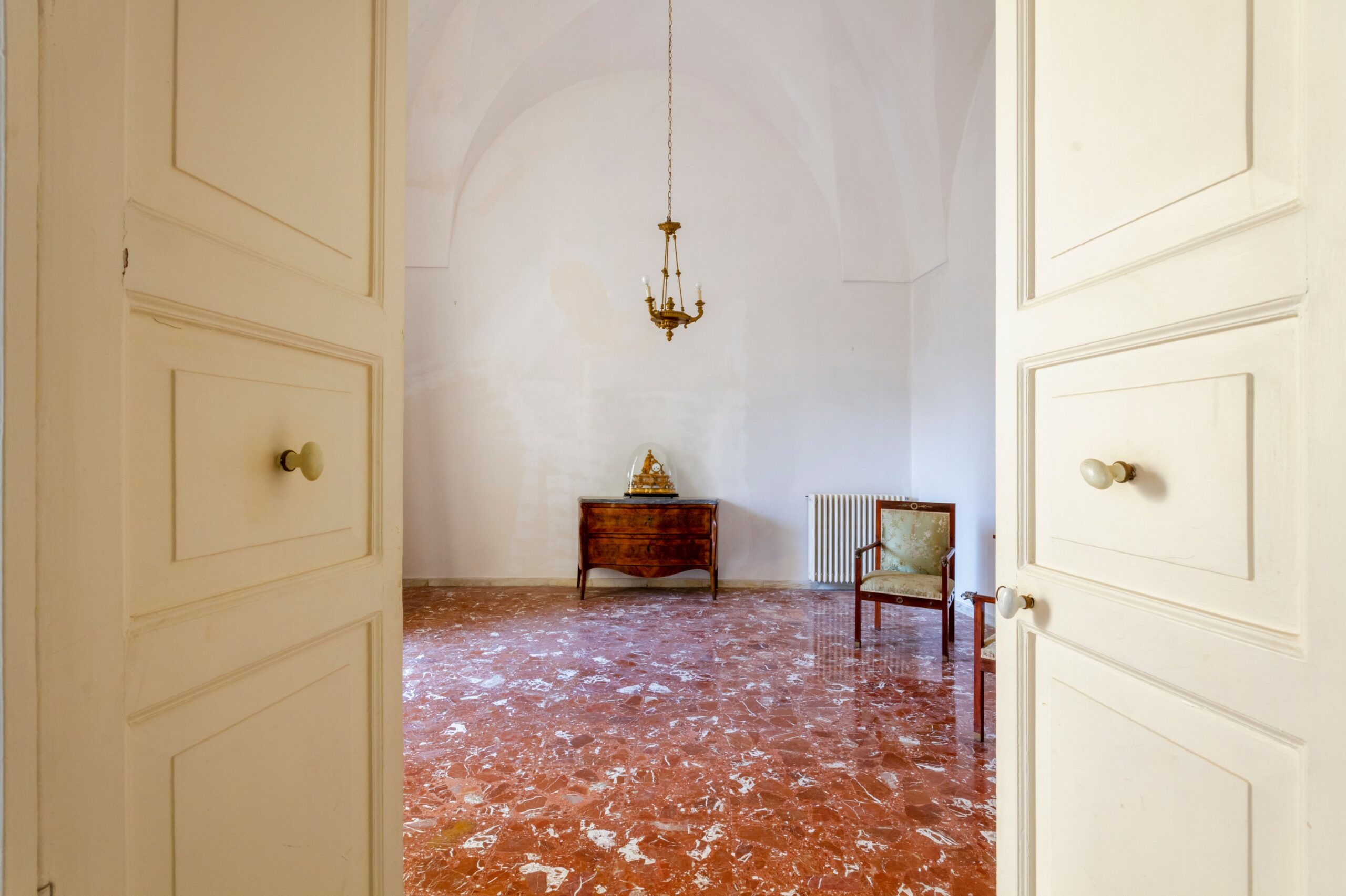 Lecce Centro storico in Palazzo storico del ‘700 Appartamento con Giardino e Terrazzo al livello e area solare di pertinenza