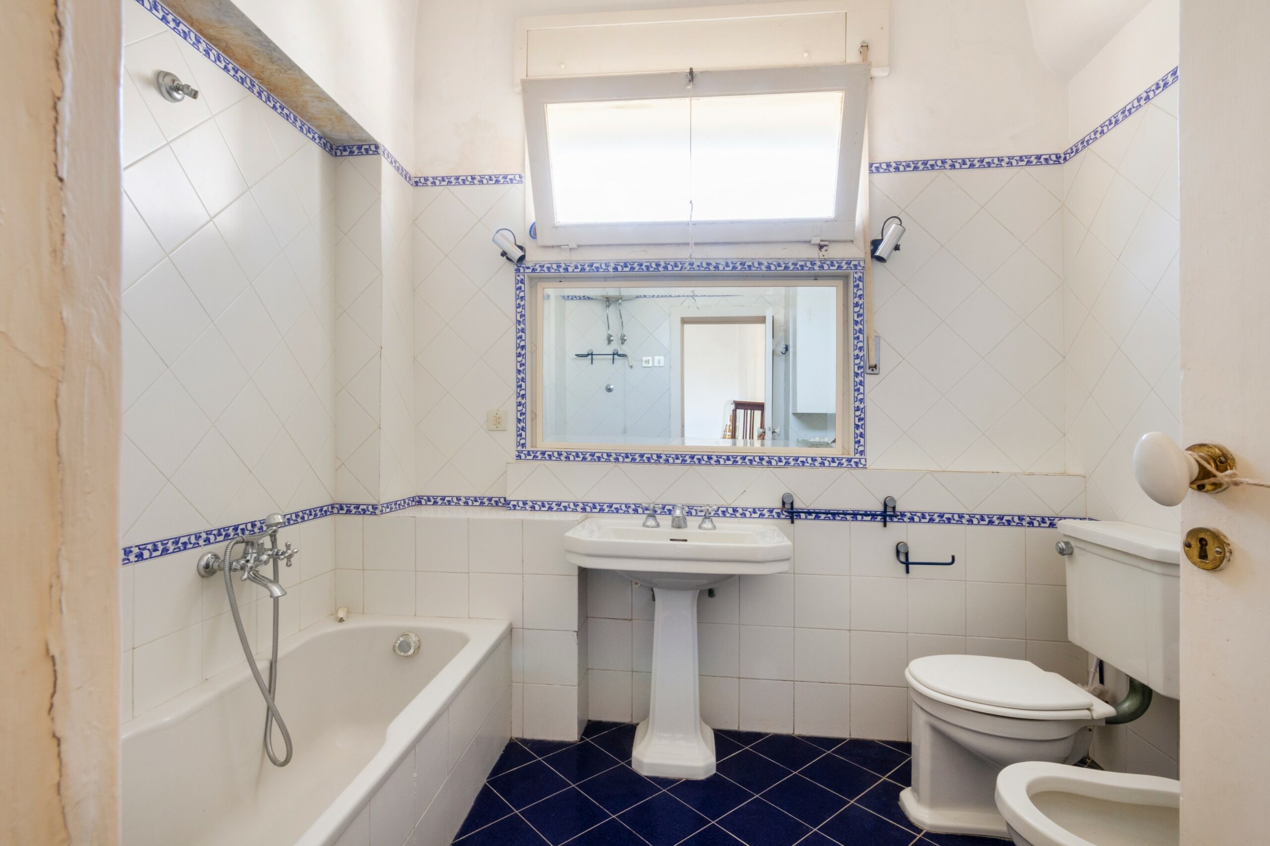 Lecce Centro storico in Palazzo storico del ‘700 Appartamento con Giardino e Terrazzo al livello e area solare di pertinenza