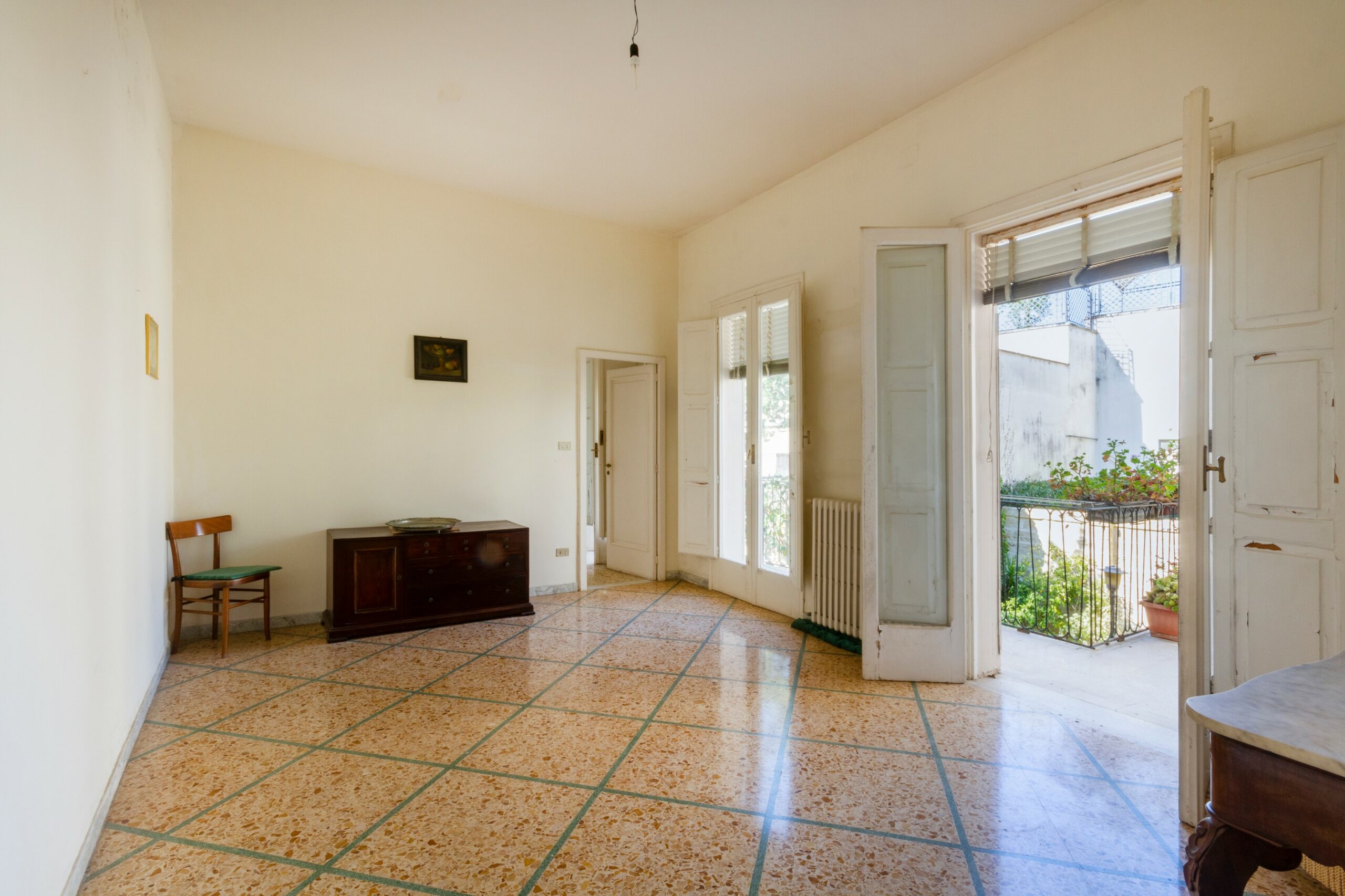 Lecce Centro storico in Palazzo storico del ‘700 Appartamento con Giardino e Terrazzo al livello e area solare di pertinenza