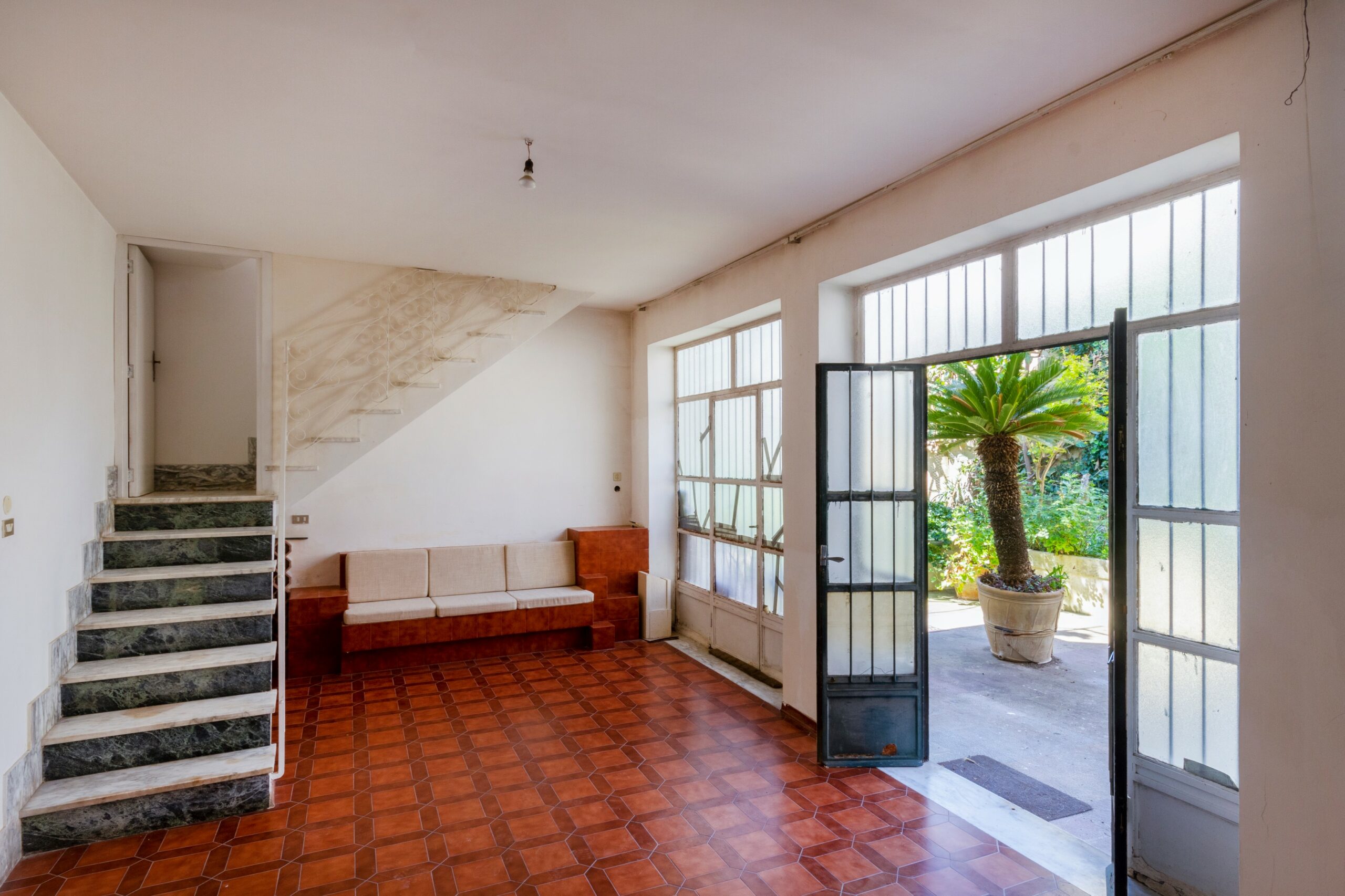 Lecce Centro storico in Palazzo storico del ‘700 Appartamento con Giardino e Terrazzo al livello e area solare di pertinenza