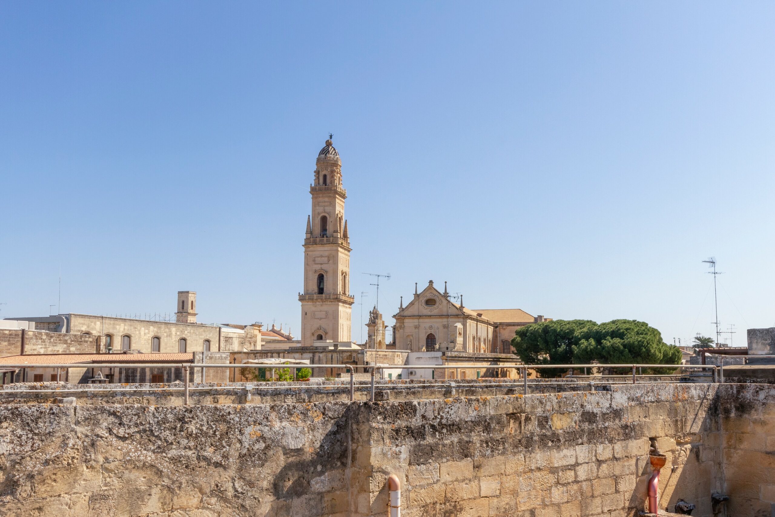 Lecce Centro storico in Palazzo storico del ‘700 Appartamento con Giardino e Terrazzo al livello e area solare di pertinenza