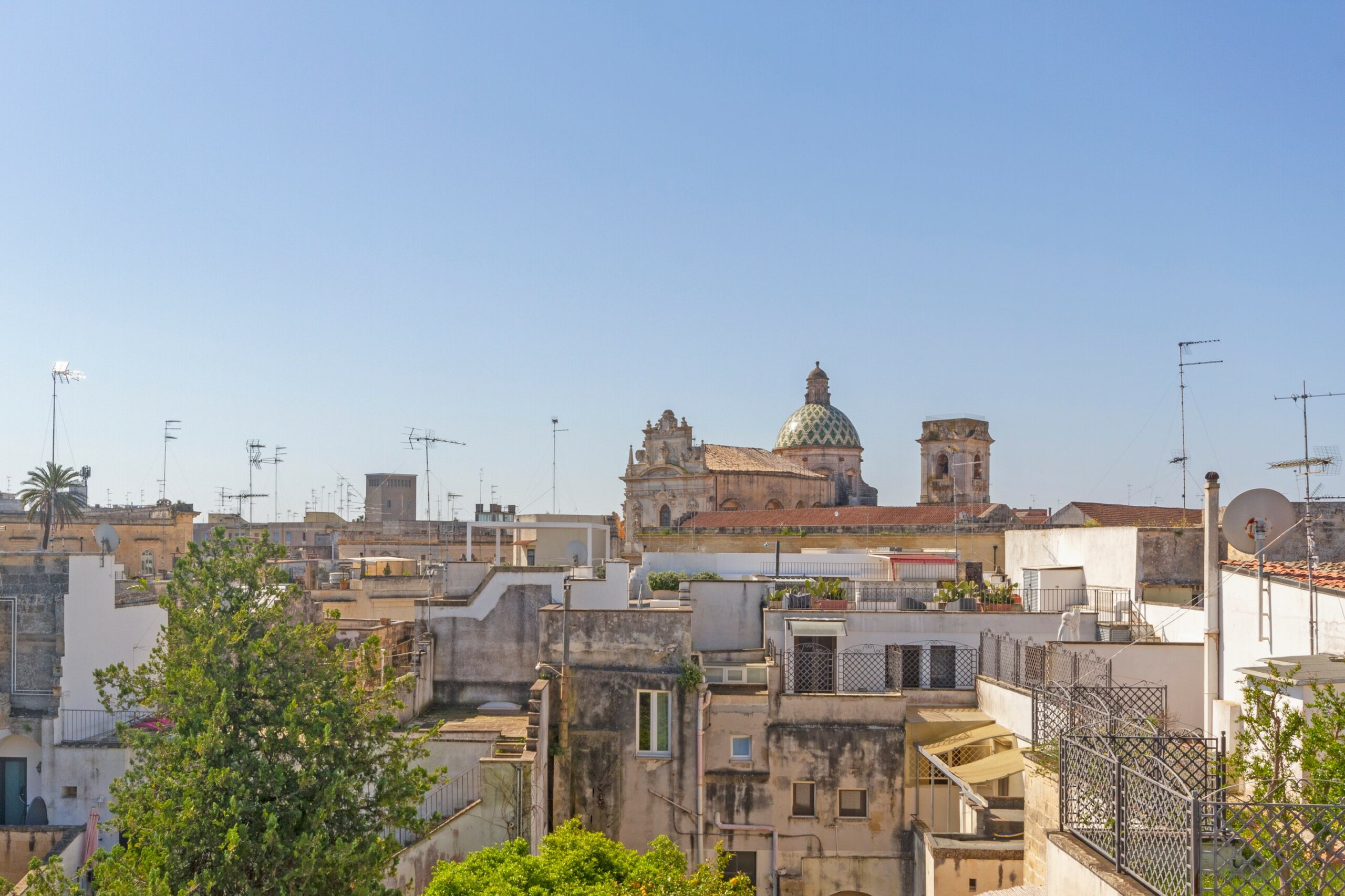 Lecce Centro storico in Palazzo storico del ‘700 Appartamento con Giardino e Terrazzo al livello e area solare di pertinenza