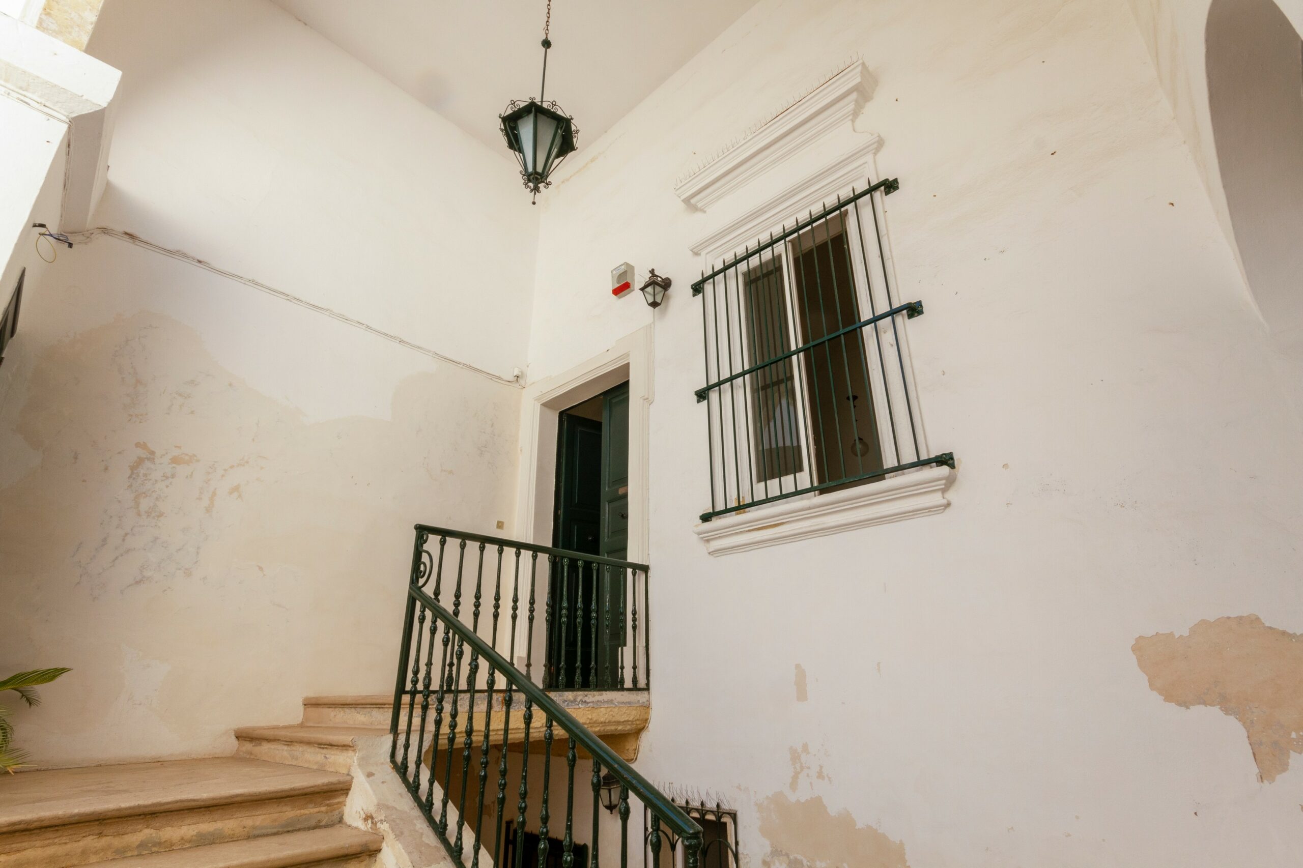 Lecce Centro storico in Palazzo storico del ‘700 Appartamento con Giardino e Terrazzo al livello e area solare di pertinenza
