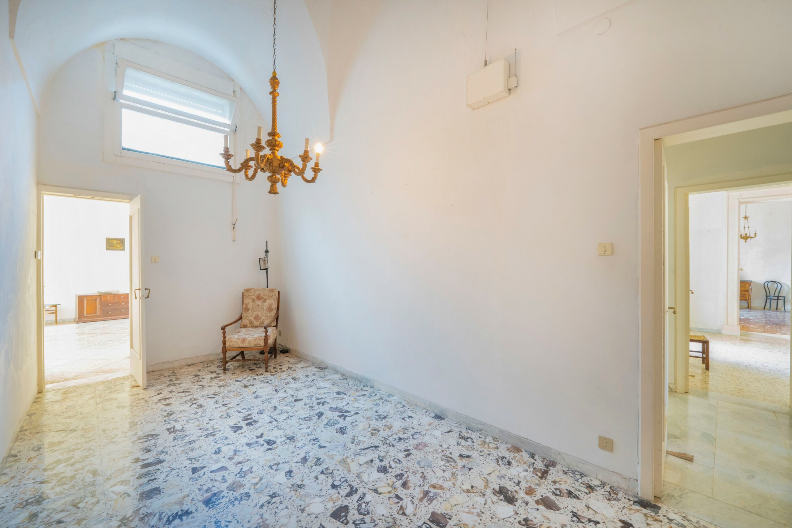 Lecce Centro storico in Palazzo storico del ‘700 Appartamento con Giardino e Terrazzo al livello e area solare di pertinenza