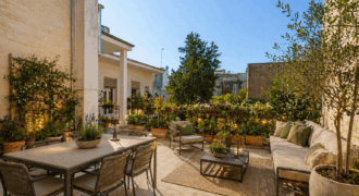 Lecce Centro storico in Palazzo storico del ‘700 Appartamento con Giardino e Terrazzo al livello e area solare di pertinenza