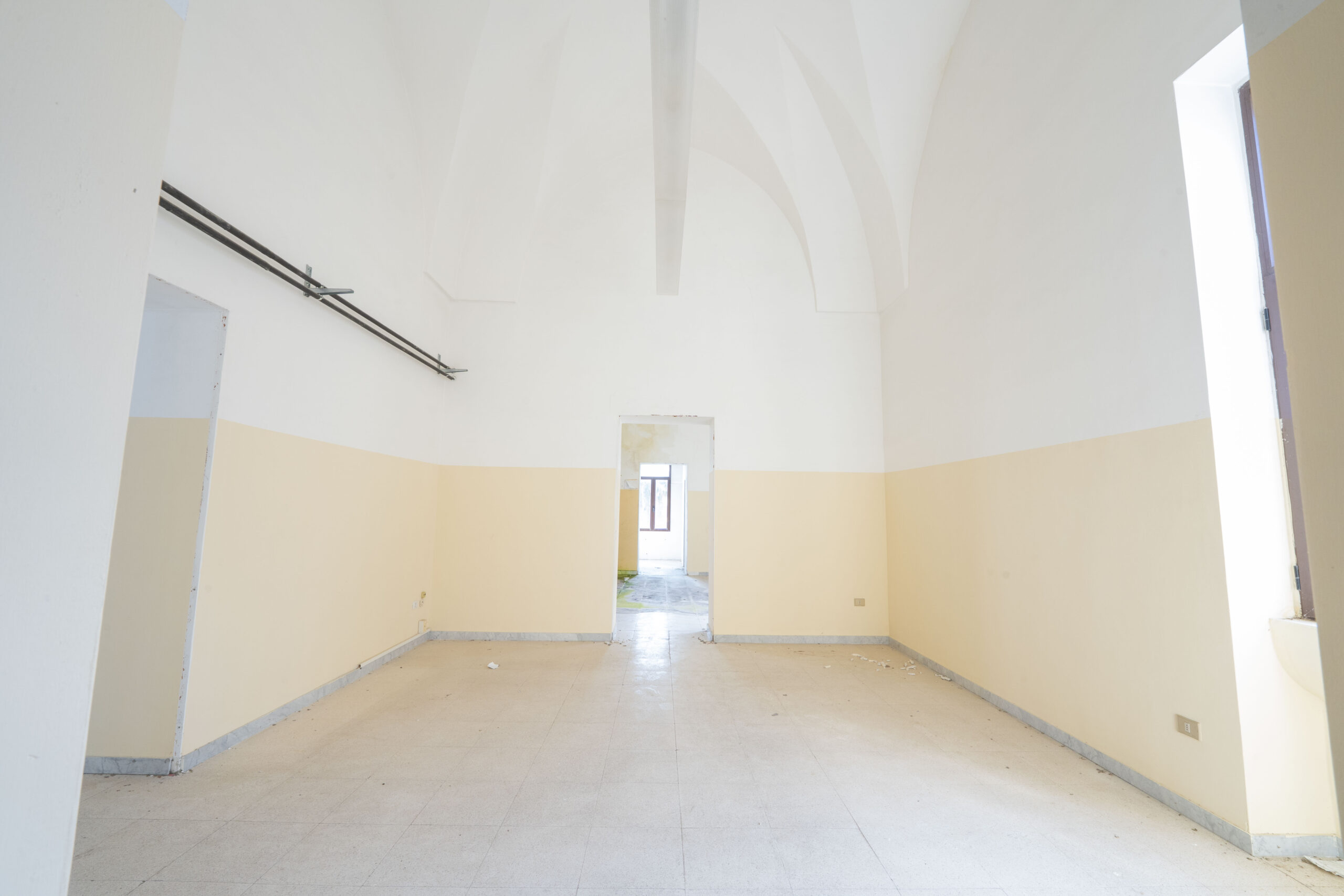 Lecce in edificio d’epoca grande piano primo di rappresentanza con ampia disponibilità di posti auto