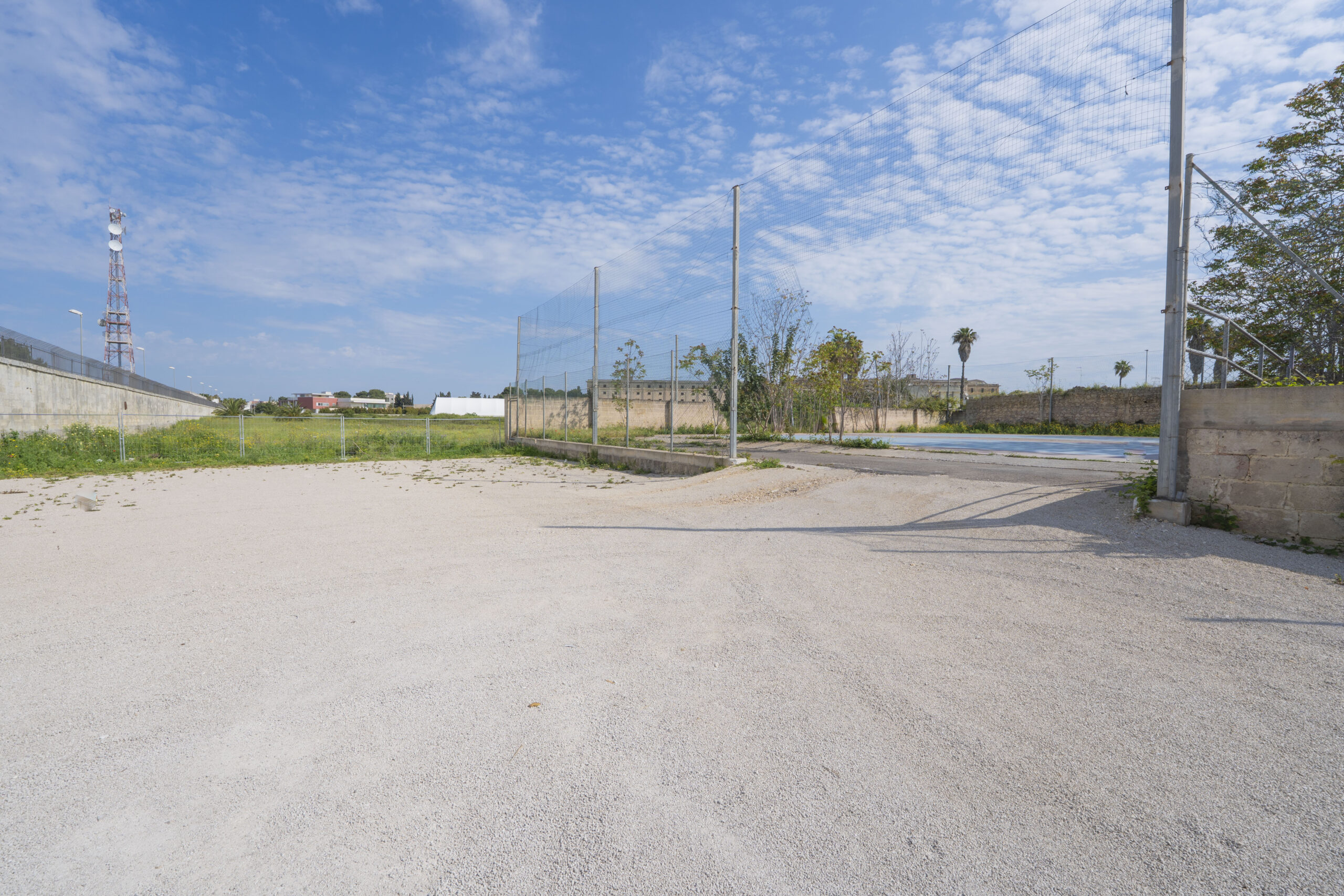 Lecce in edificio d’epoca grande piano primo di rappresentanza con ampia disponibilità di posti auto