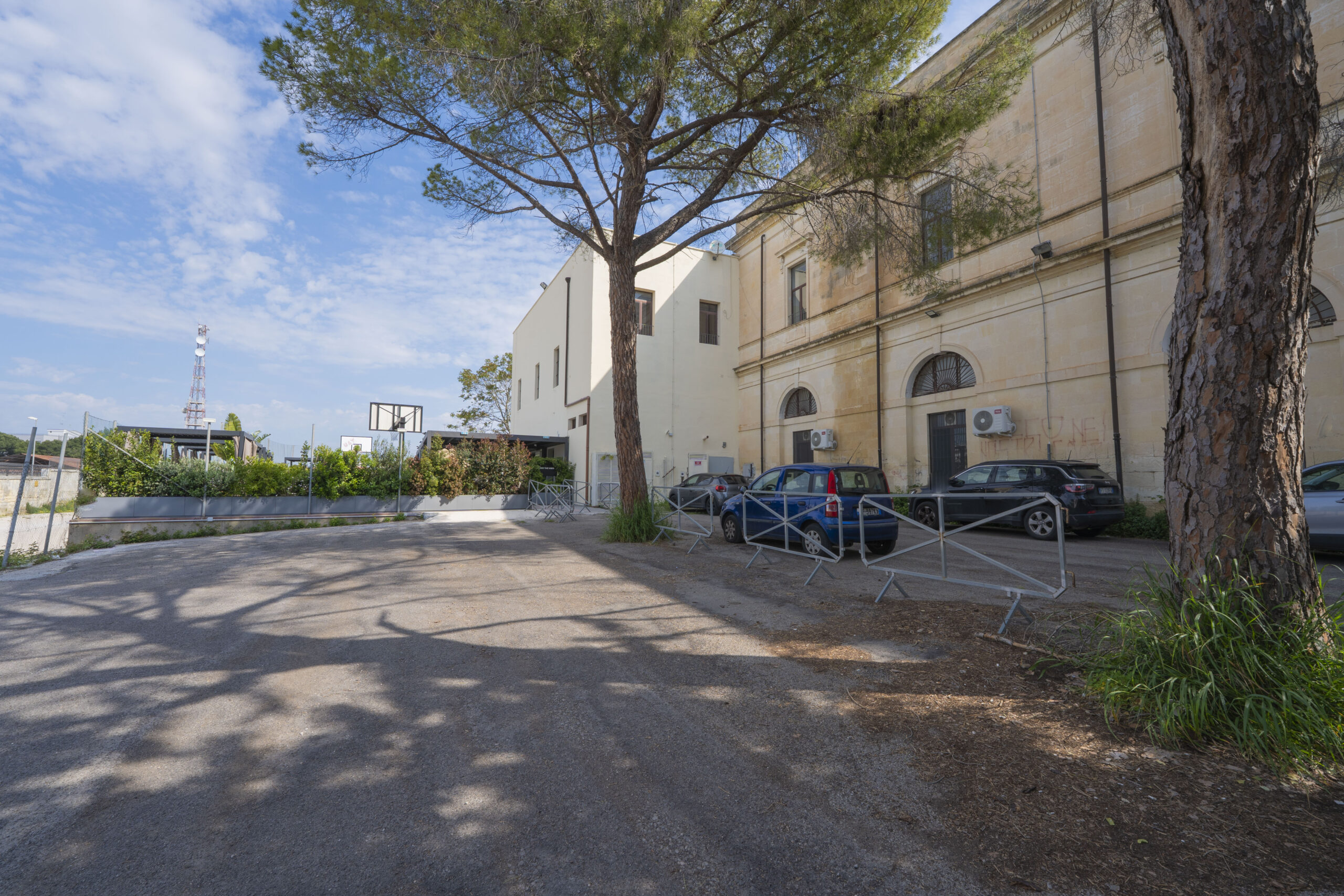 Lecce in edificio d’epoca grande piano primo di rappresentanza con ampia disponibilità di posti auto