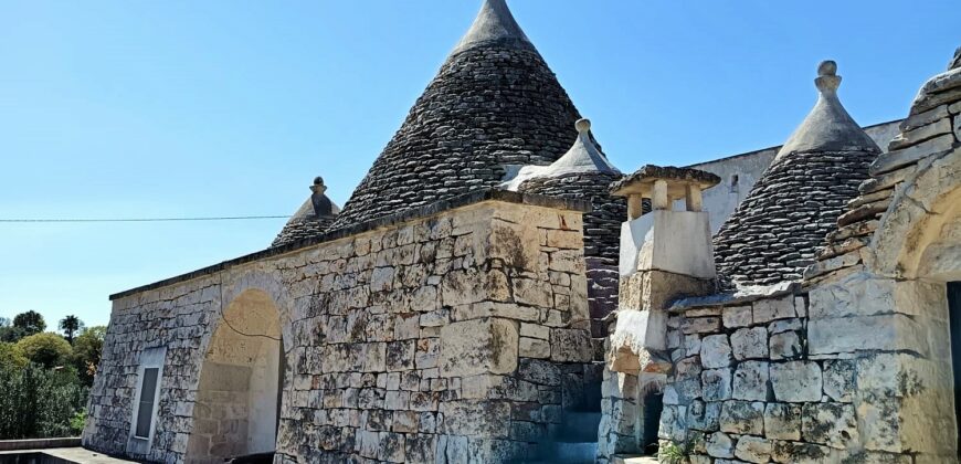 Prestigioso Complesso di Trulli e Lamie a Ceglie Messapica