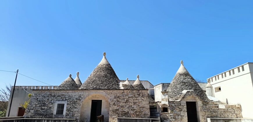 Prestigioso Complesso di Trulli e Lamie a Ceglie Messapica