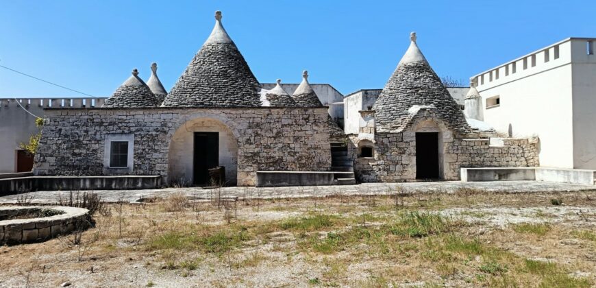 Prestigioso Complesso di Trulli e Lamie a Ceglie Messapica