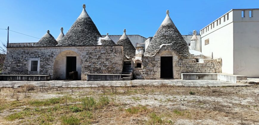 Prestigioso Complesso di Trulli e Lamie a Ceglie Messapica