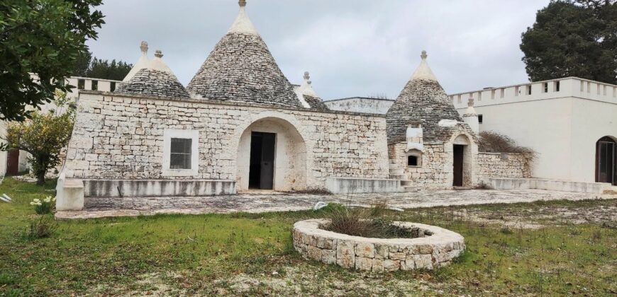 Prestigioso Complesso di Trulli e Lamie a Ceglie Messapica