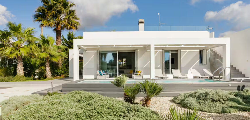 Porto Cesareo a pochi passi dal mare villa con piscina