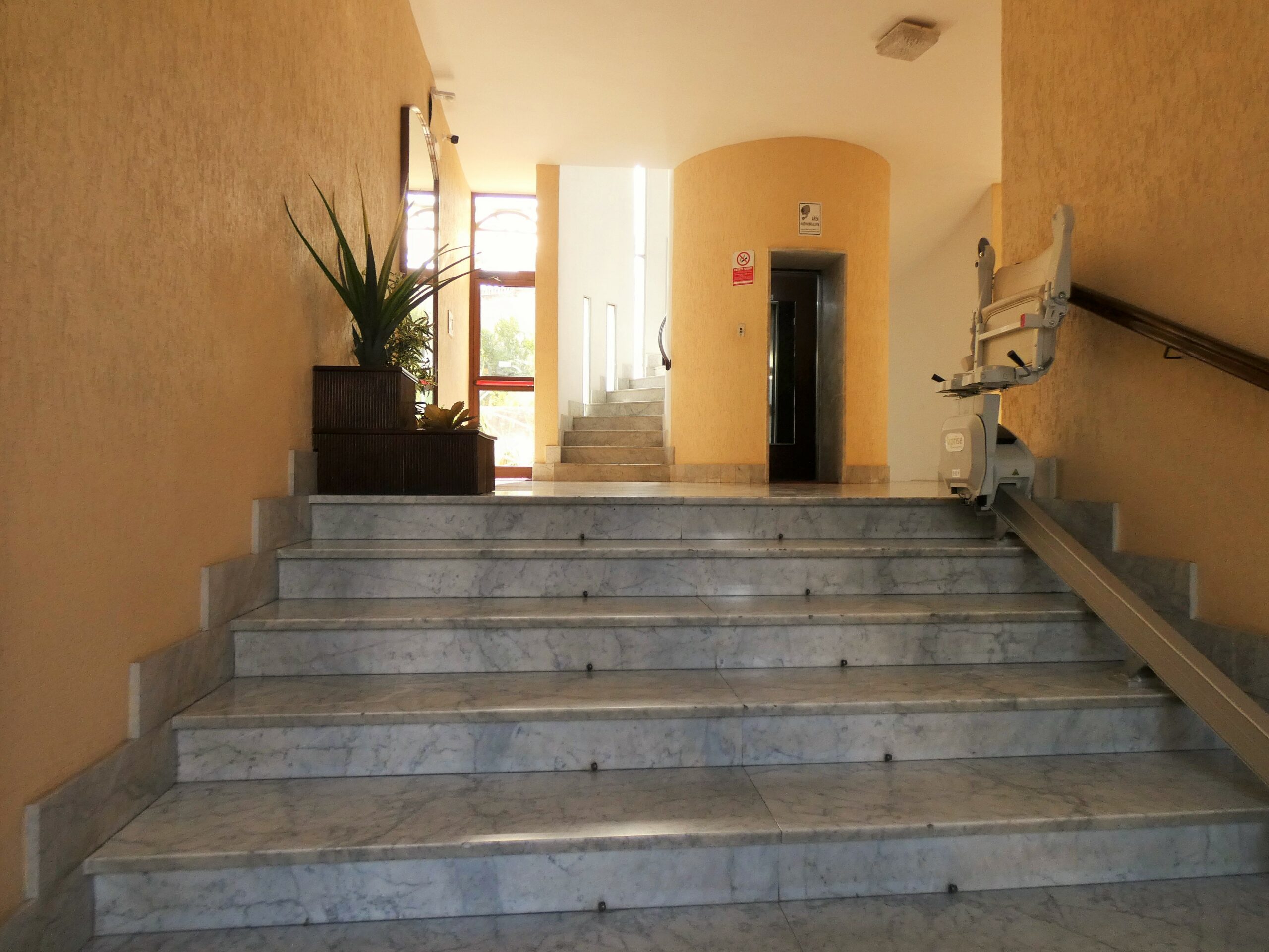 Lecce Via Corvaglia appartamento ampia metratura con terrazzo e garage