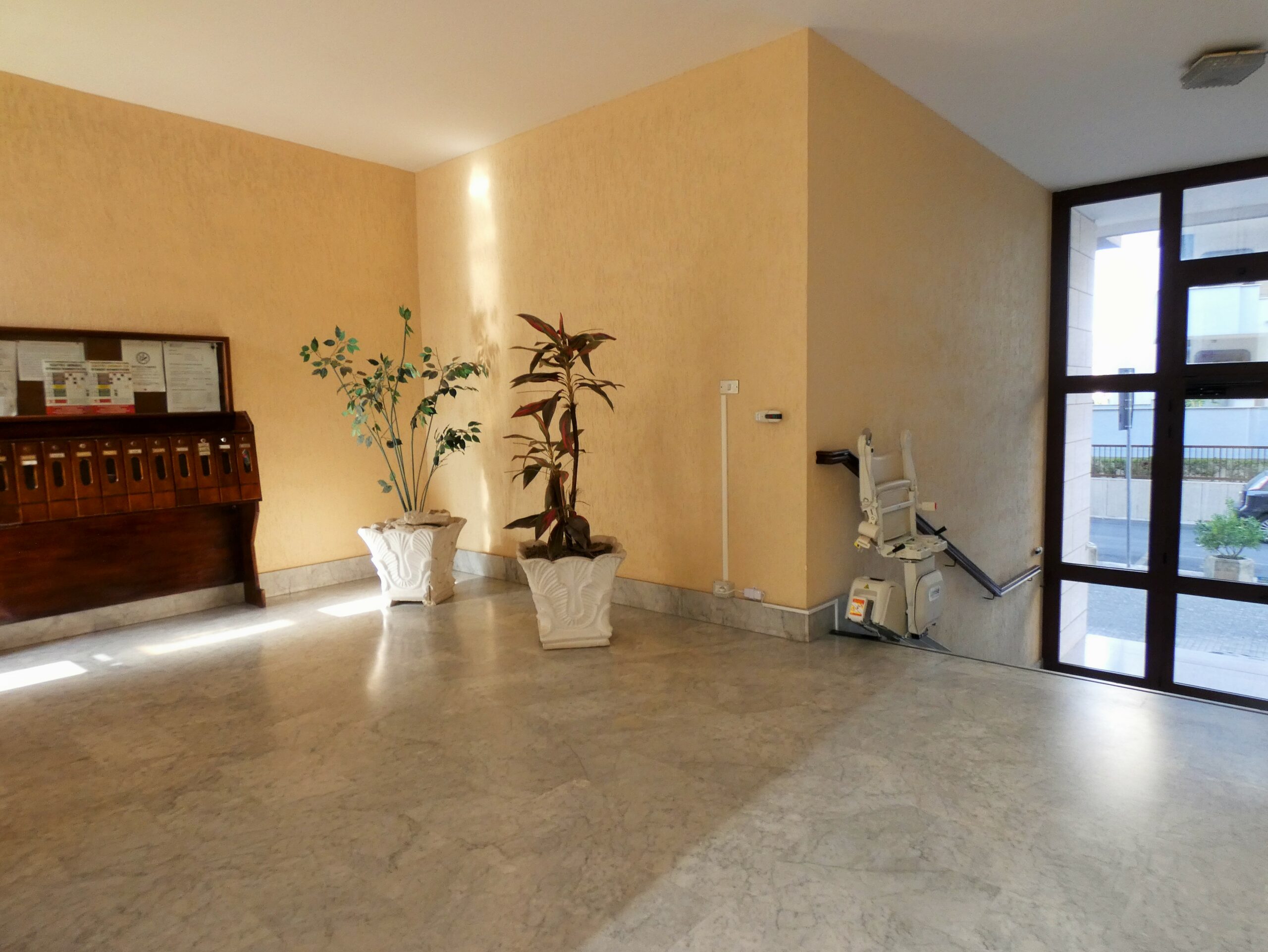 Lecce Via Corvaglia appartamento ampia metratura con terrazzo e garage