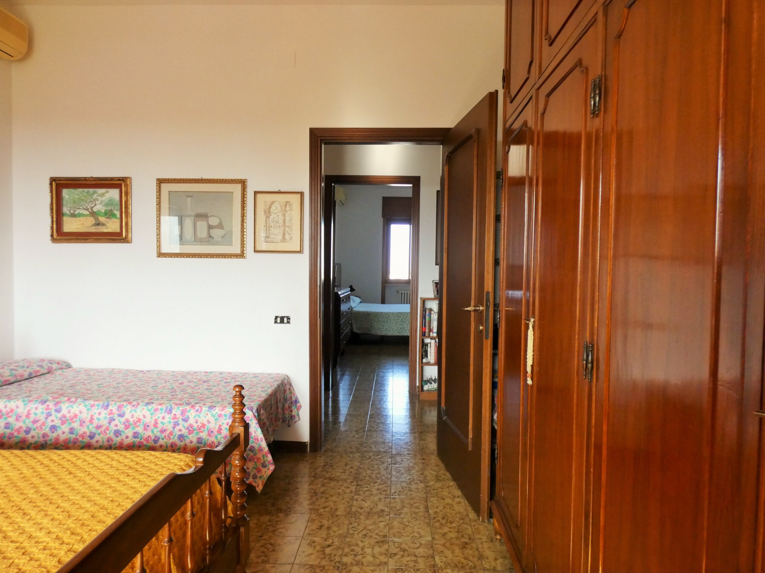 Lecce Via Corvaglia appartamento ampia metratura con terrazzo e garage