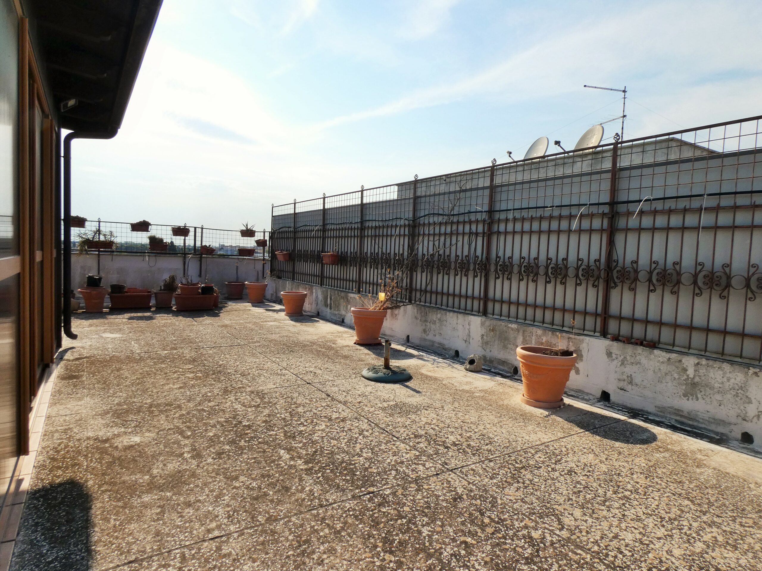 Lecce Via Corvaglia appartamento ampia metratura con terrazzo e garage