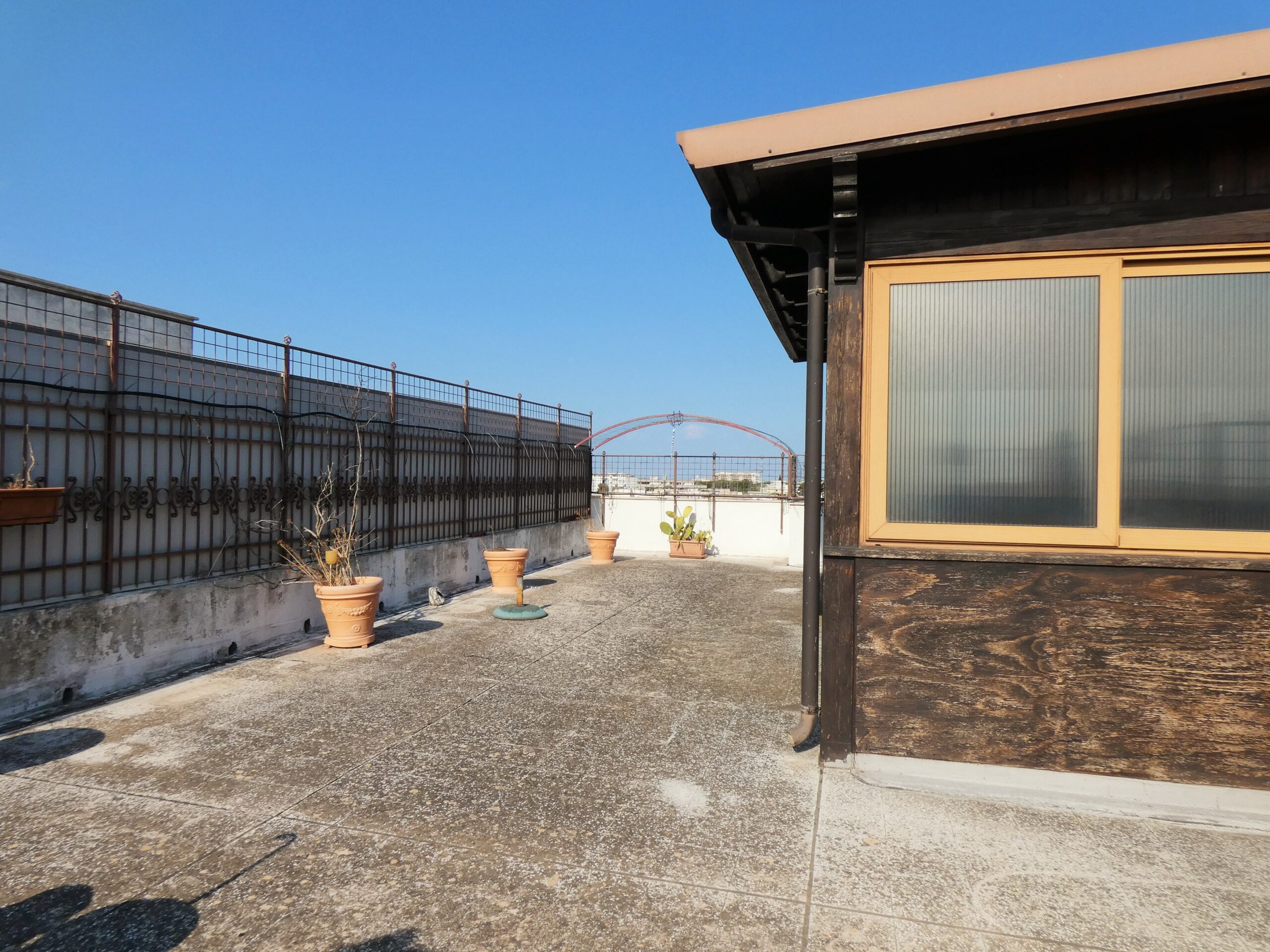 Lecce Via Corvaglia appartamento ampia metratura con terrazzo e garage