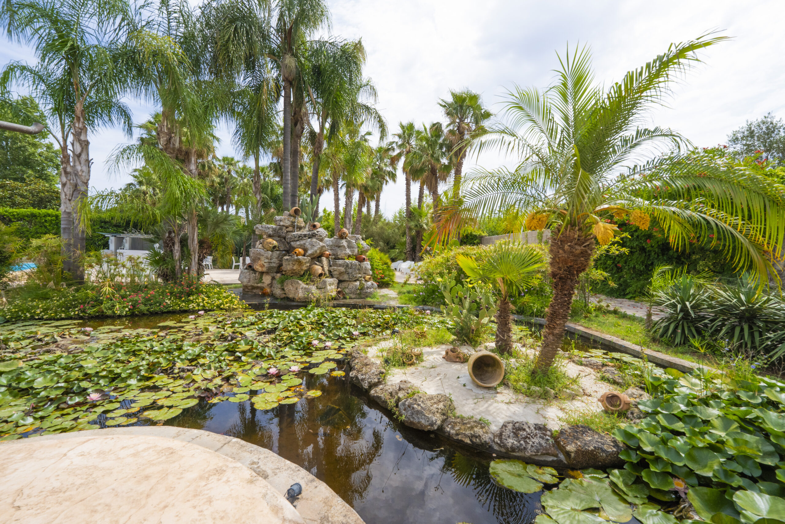 Elegante villa con piscina immersa nel verde a pochi minuti da Lecce