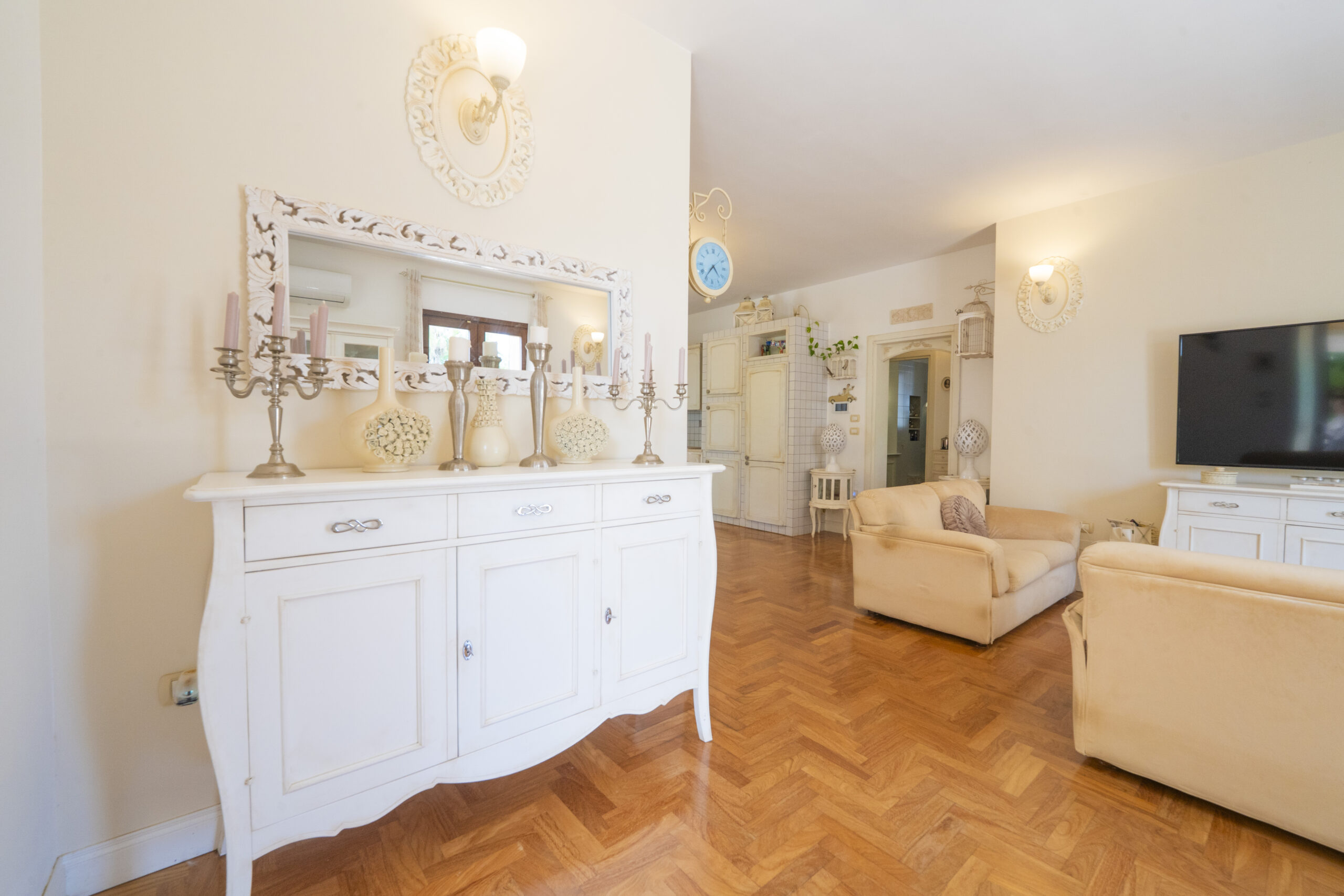 Elegante villa con piscina immersa nel verde a pochi minuti da Lecce