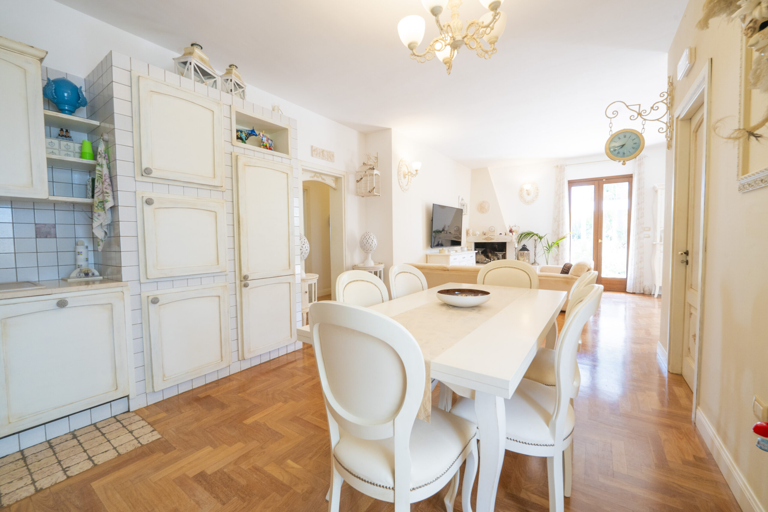 Elegante villa con piscina immersa nel verde a pochi minuti da Lecce